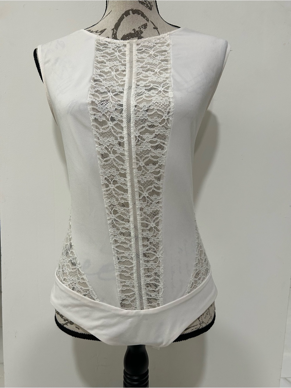 Heart Hips White Lace-Panel Sleeveless Bodysuit Round Neck Sleeveless